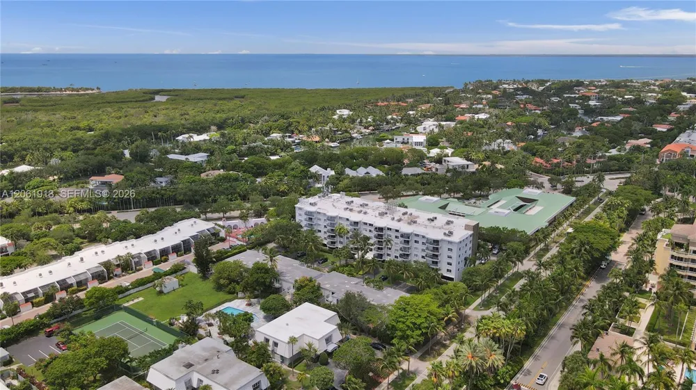 224 Sea View Dr #104 Key Biscayne, FL 33149