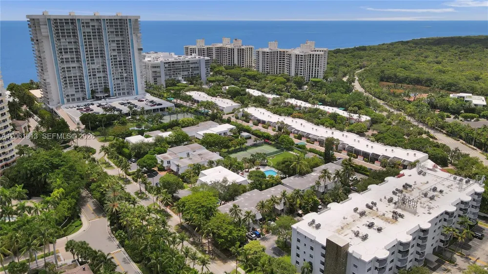 224 Sea View Dr #104 Key Biscayne, FL 33149