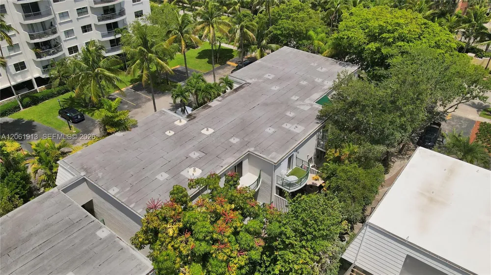 224 Sea View Dr #104 Key Biscayne, FL 33149
