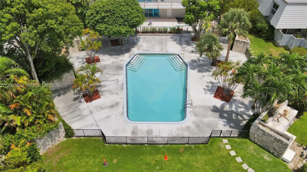 224 Sea View Dr #104 Key Biscayne, FL 33149