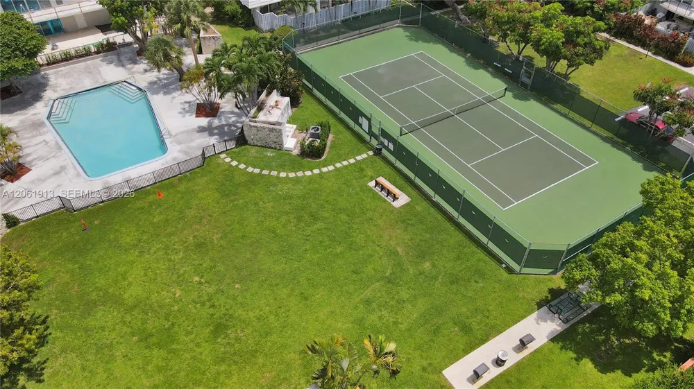 224 Sea View Dr #104 Key Biscayne, FL 33149