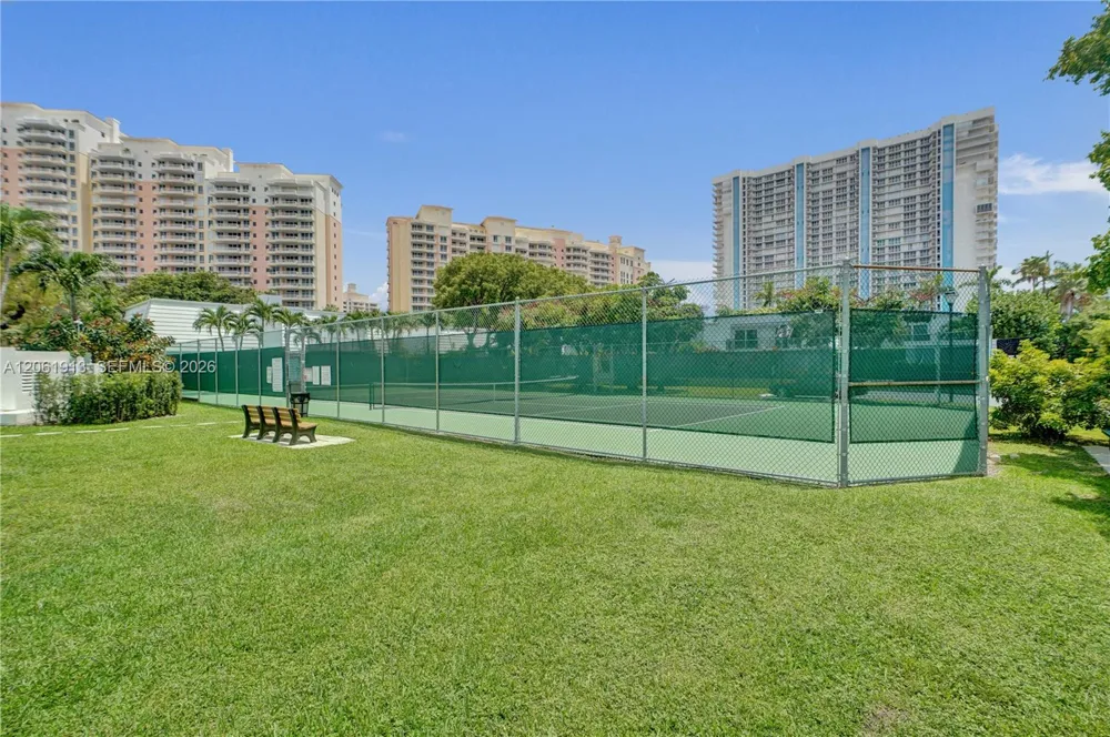 224 Sea View Dr #104 Key Biscayne, FL 33149