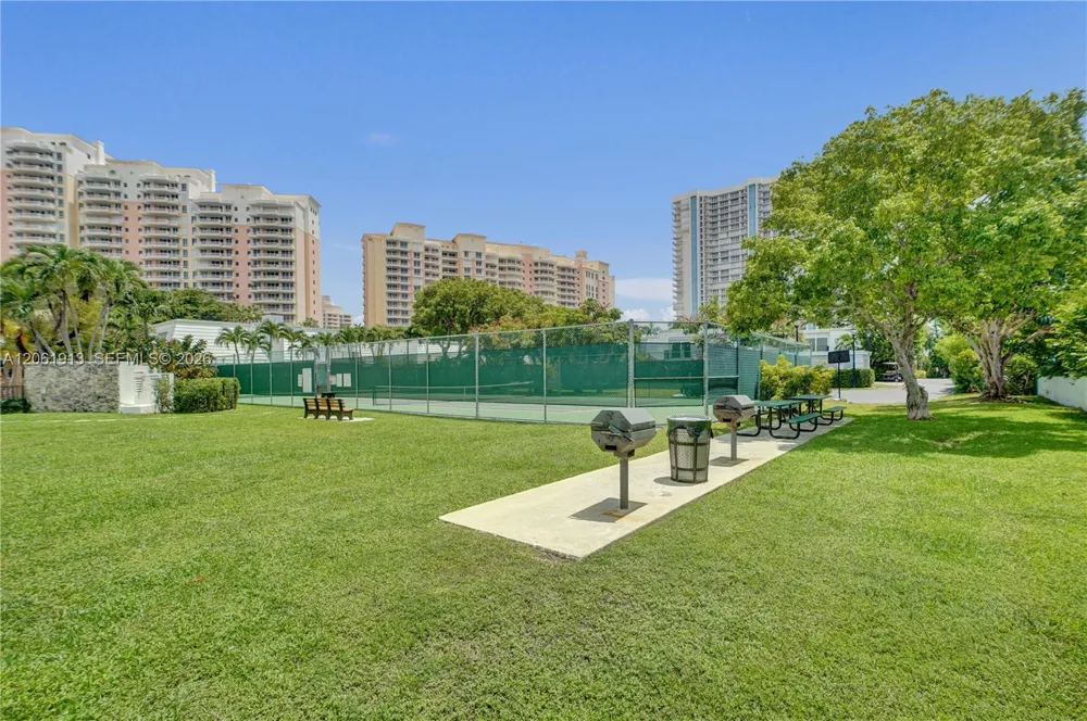 224 Sea View Dr #104 Key Biscayne, FL 33149