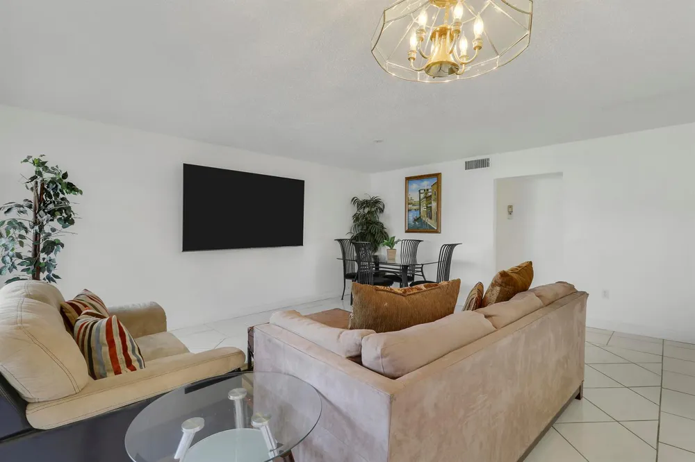 7 GREENWAY Village #202 Royal Palm Beach, FL 33411