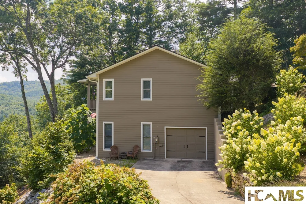 129 Wisteria Way Glenville, NC 28736