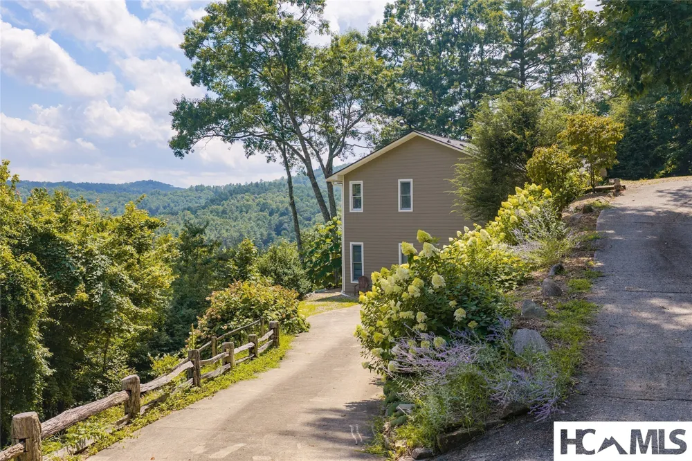 129 Wisteria Way Glenville, NC 28736
