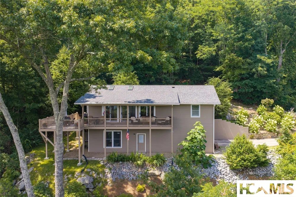 129 Wisteria Way Glenville, NC 28736