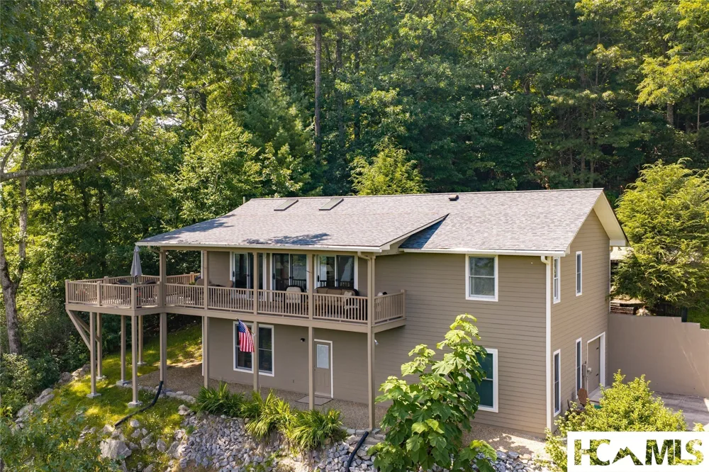 129 Wisteria Way Glenville, NC 28736