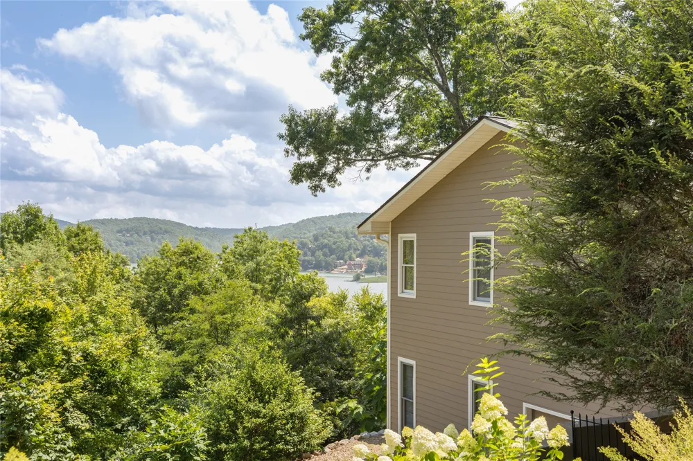 129 Wisteria Way Glenville, NC 28736