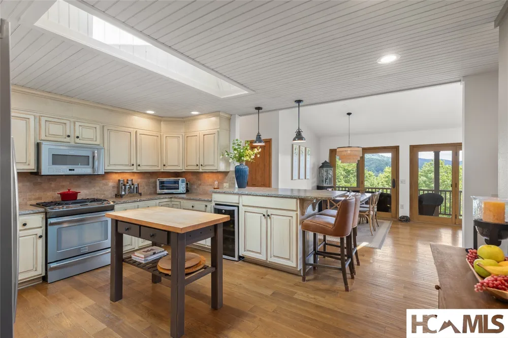 129 Wisteria Way Glenville, NC 28736