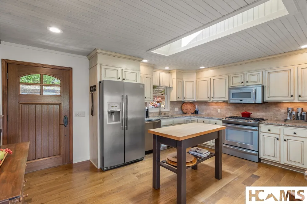 129 Wisteria Way Glenville, NC 28736