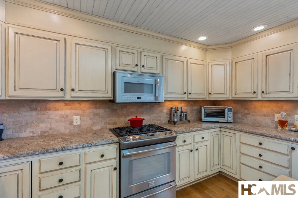 129 Wisteria Way Glenville, NC 28736