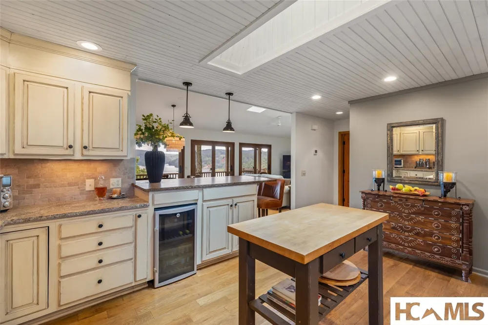 129 Wisteria Way Glenville, NC 28736