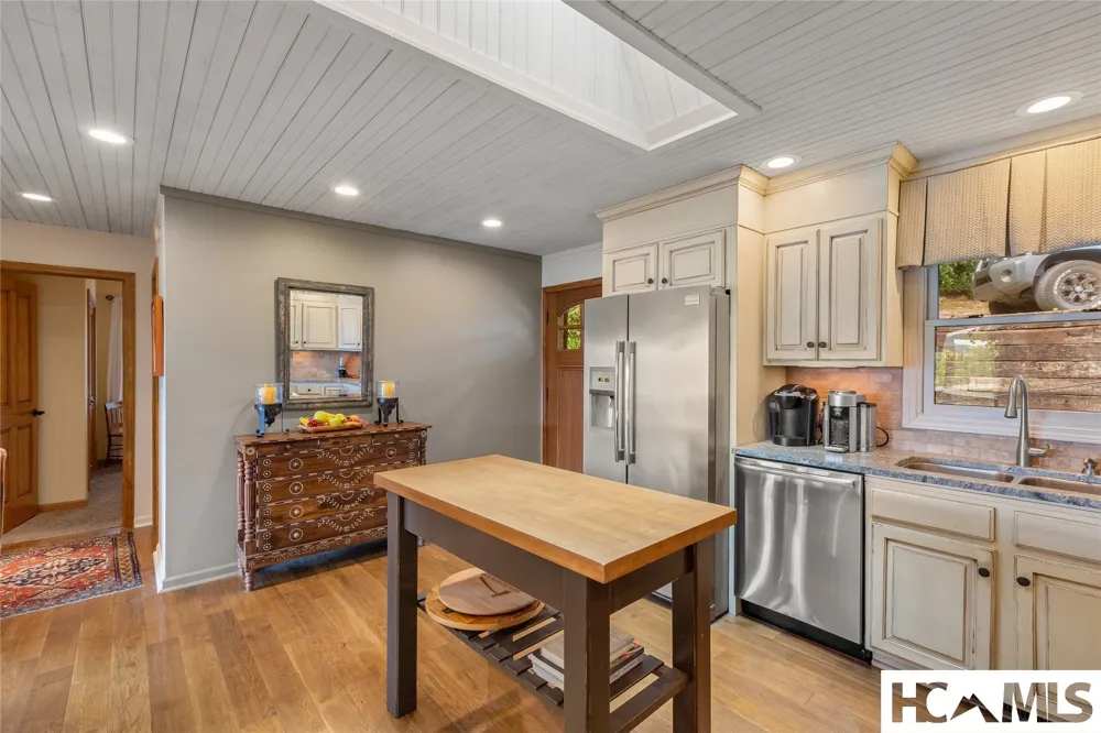129 Wisteria Way Glenville, NC 28736