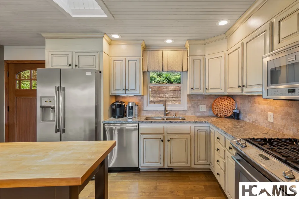 129 Wisteria Way Glenville, NC 28736