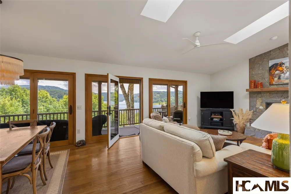 129 Wisteria Way Glenville, NC 28736