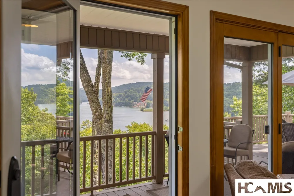 129 Wisteria Way Glenville, NC 28736