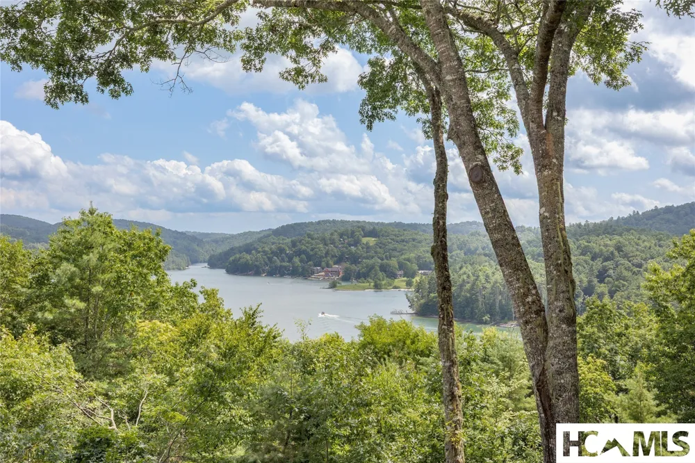 129 Wisteria Way Glenville, NC 28736
