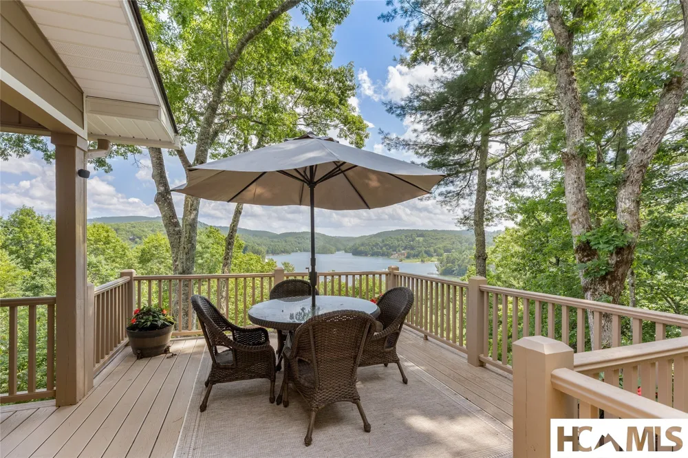 129 Wisteria Way Glenville, NC 28736