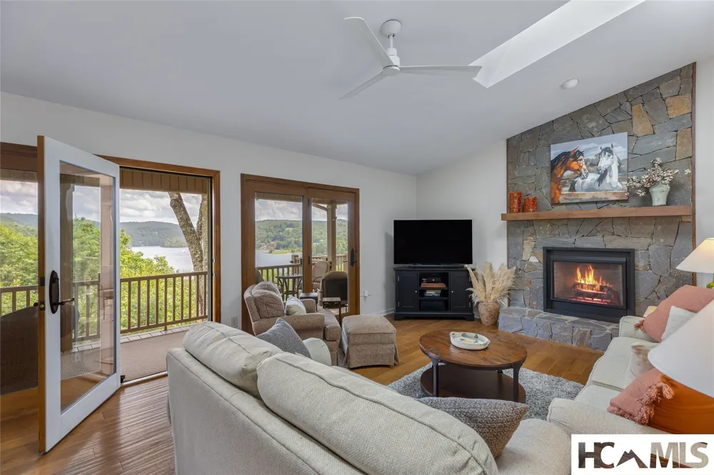 129 Wisteria Way Glenville, NC 28736