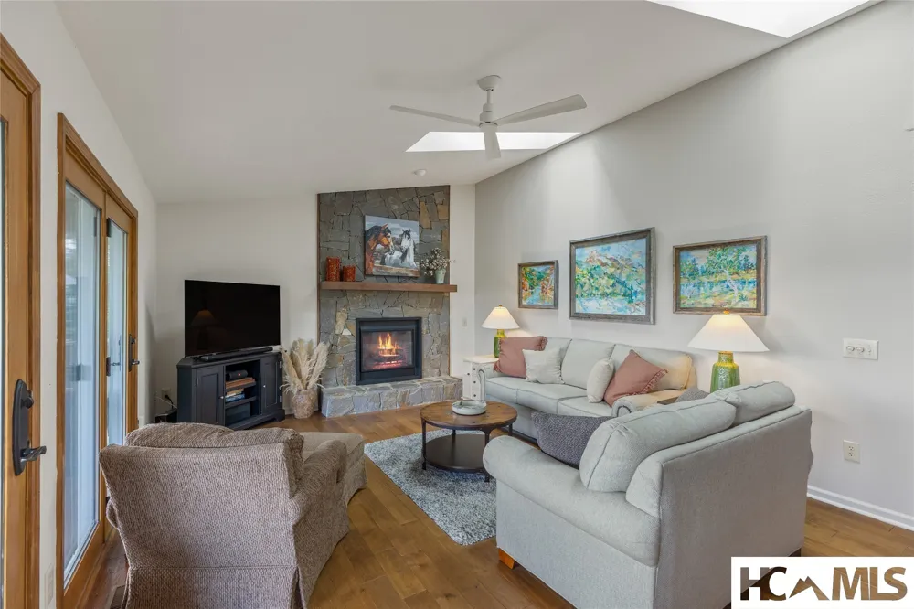 129 Wisteria Way Glenville, NC 28736