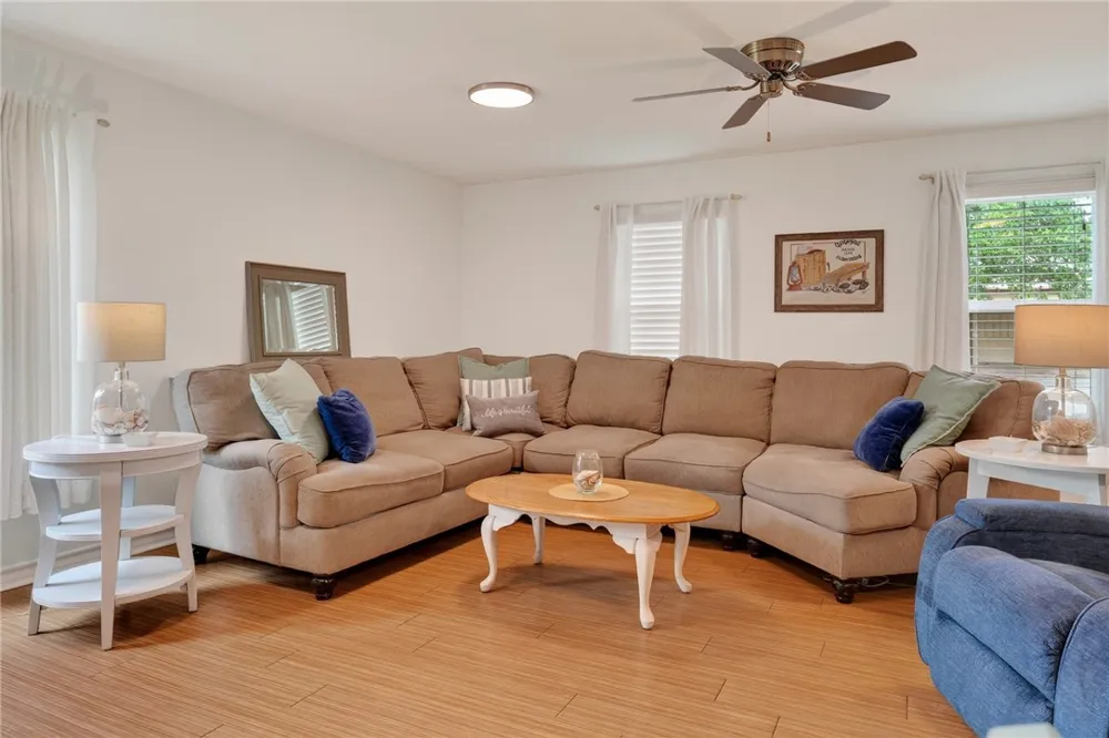 1902 Glass Avenue Rockport, TX 78382