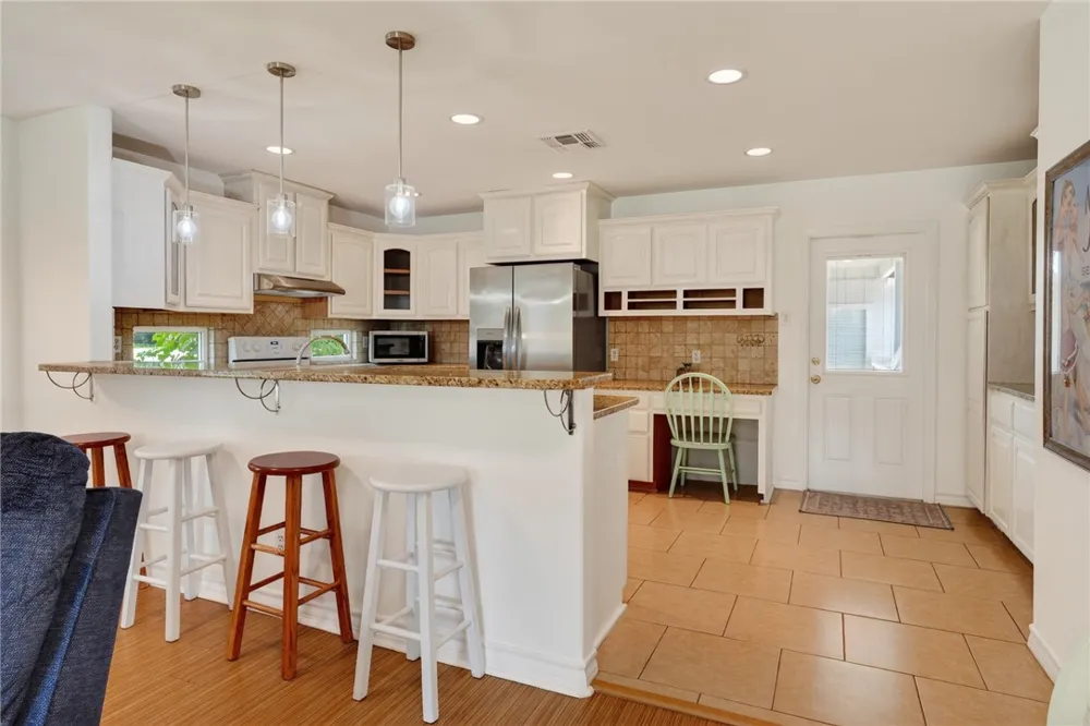 1902 Glass Avenue Rockport, TX 78382