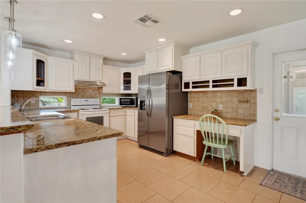 1902 Glass Avenue Rockport, TX 78382