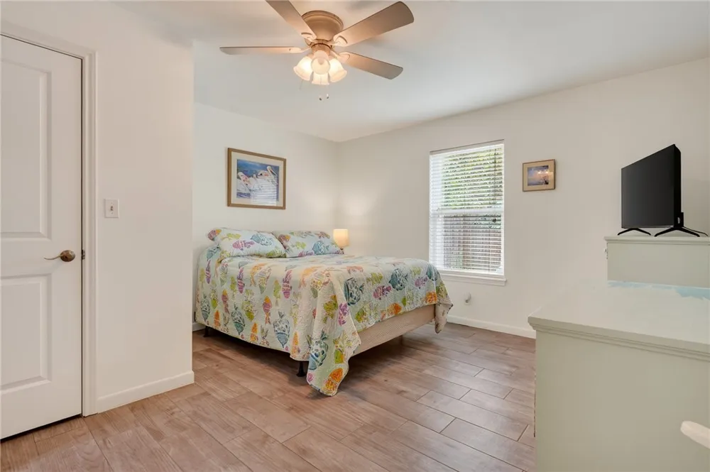 1902 Glass Avenue Rockport, TX 78382