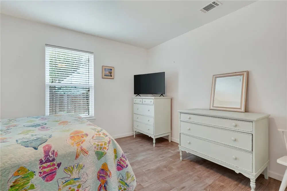 1902 Glass Avenue Rockport, TX 78382