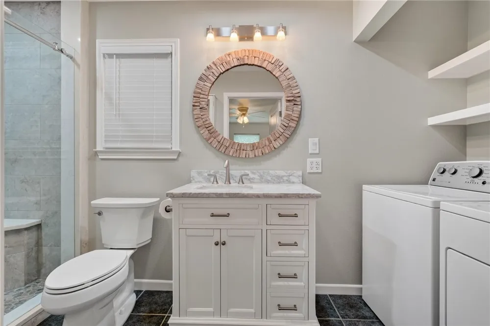 1902 Glass Avenue Rockport, TX 78382