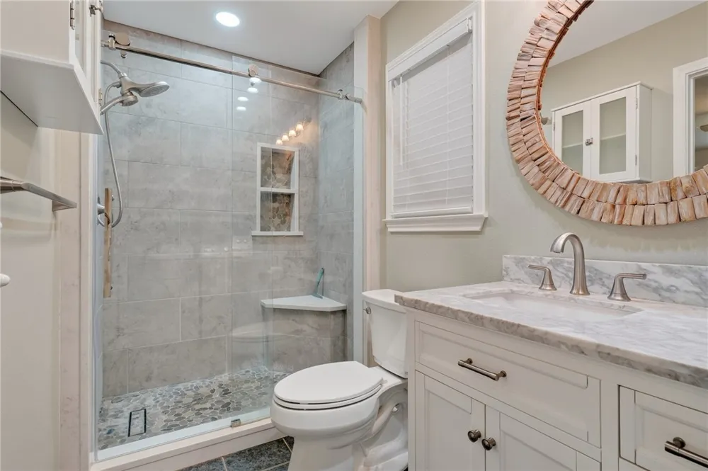 1902 Glass Avenue Rockport, TX 78382
