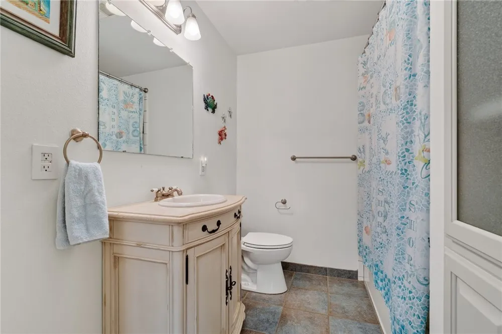 1902 Glass Avenue Rockport, TX 78382