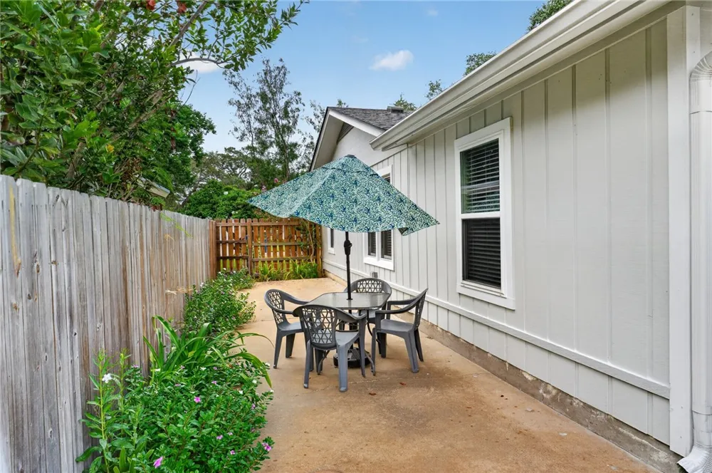 1902 Glass Avenue Rockport, TX 78382