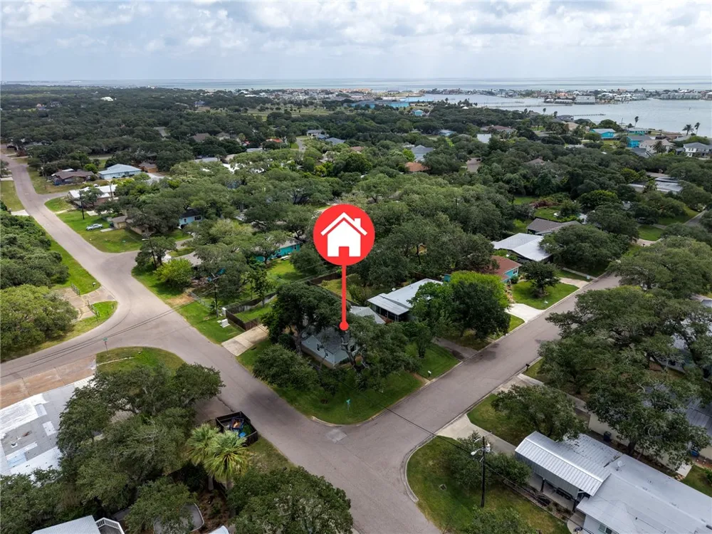 1902 Glass Avenue Rockport, TX 78382
