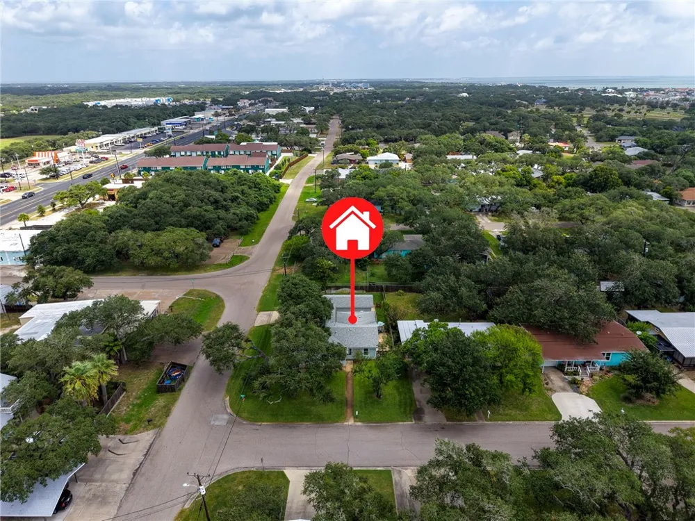 1902 Glass Avenue Rockport, TX 78382