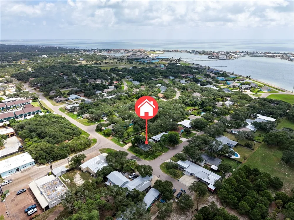 1902 Glass Avenue Rockport, TX 78382