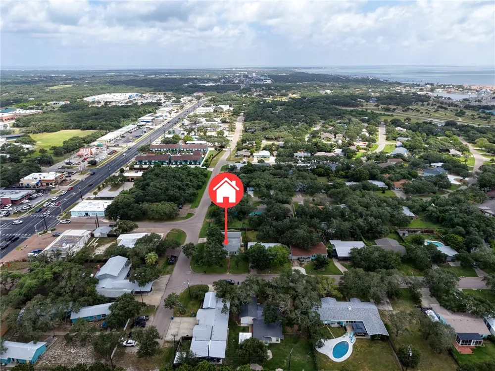1902 Glass Avenue Rockport, TX 78382