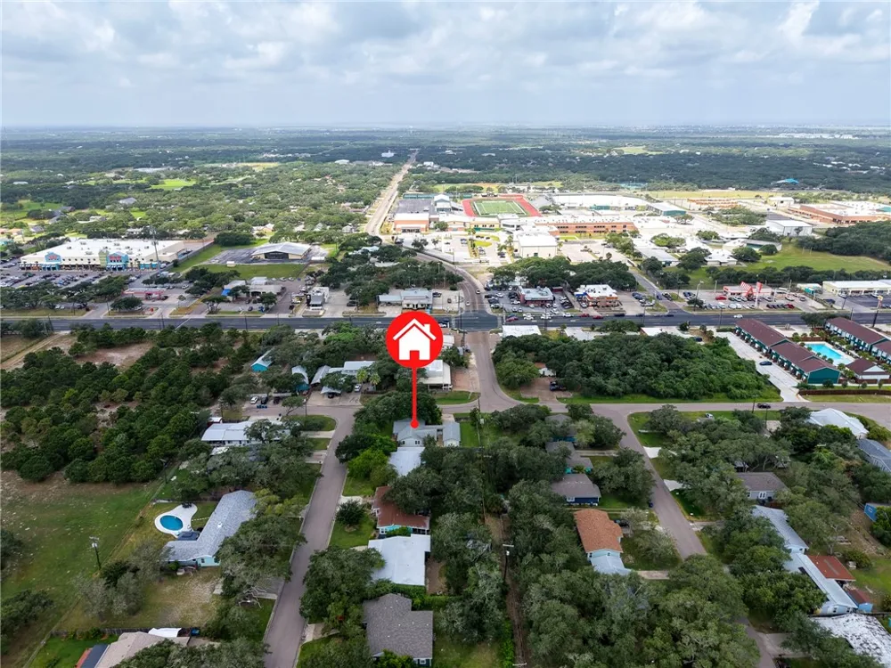 1902 Glass Avenue Rockport, TX 78382