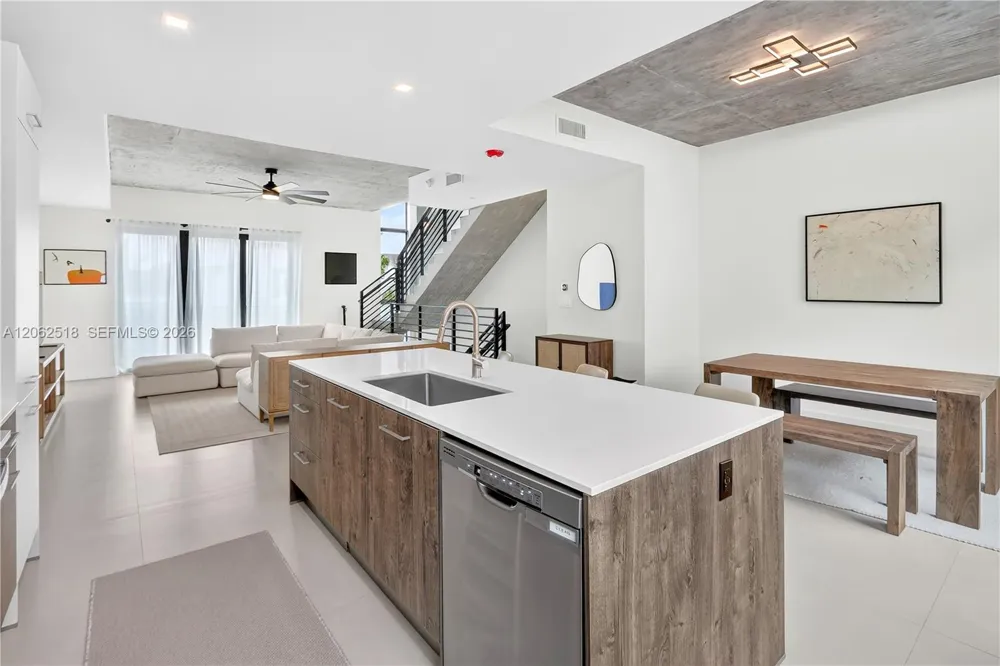 916 NE 4th St Fort Lauderdale, FL 33301