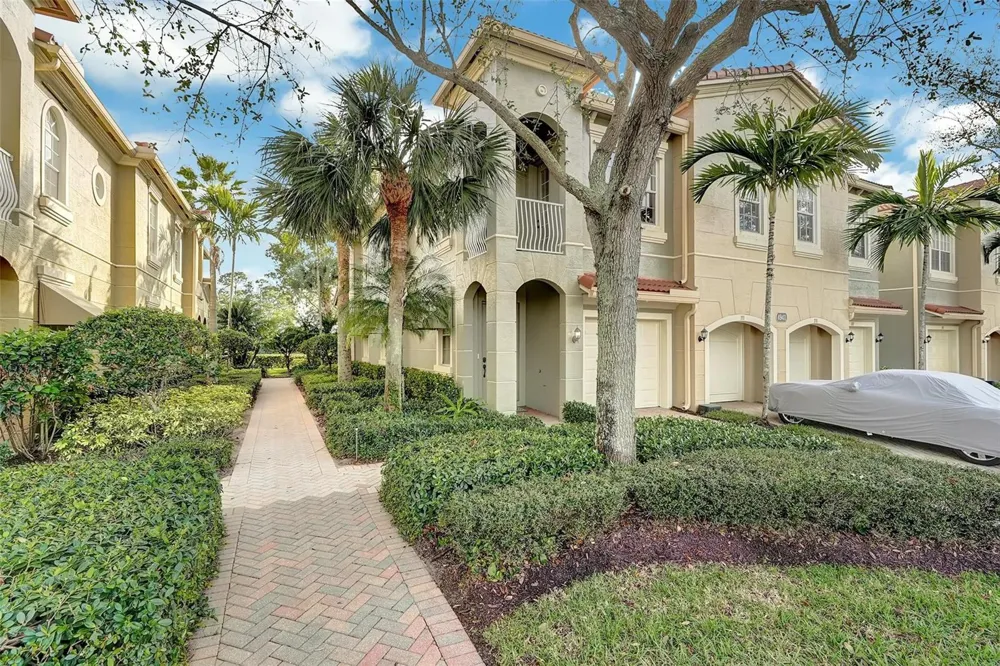 4941 BONSAI CIRCLE #209 Palm Beach Gardens, FL 33418