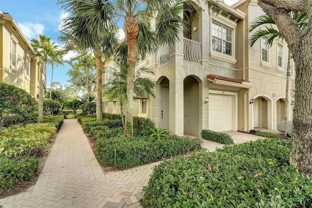 4941 BONSAI CIRCLE #209 Palm Beach Gardens, FL 33418