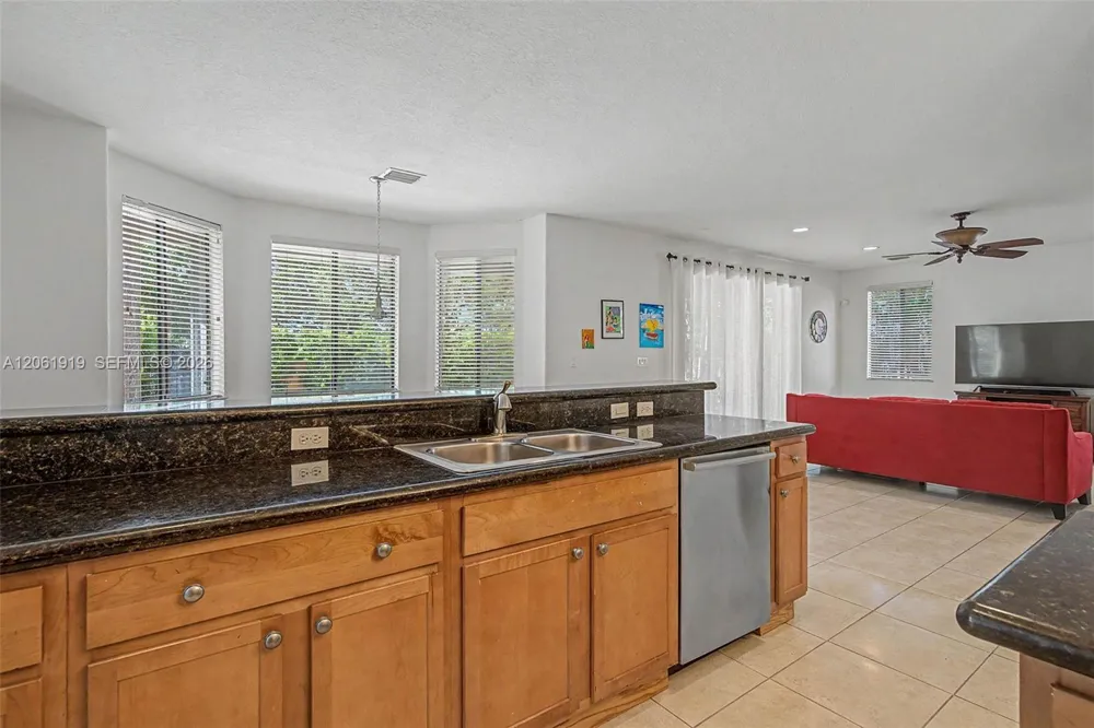 7926 SW 195th Ter Cutler Bay, FL 33157