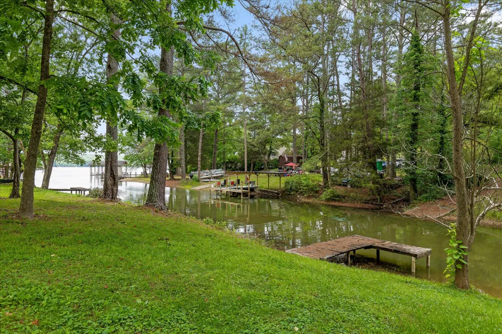 16211 Lakewood Drive Sale Creek, TN 37373
