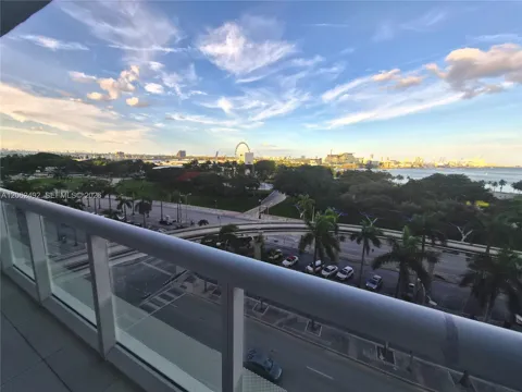 50 Biscayne Blvd #804