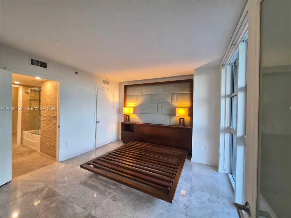 50 Biscayne Blvd #804 Miami, FL 33132