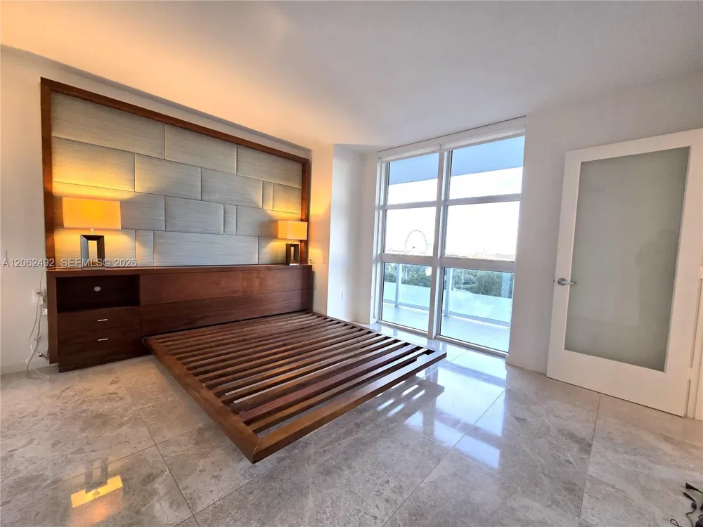 50 Biscayne Blvd #804 Miami, FL 33132