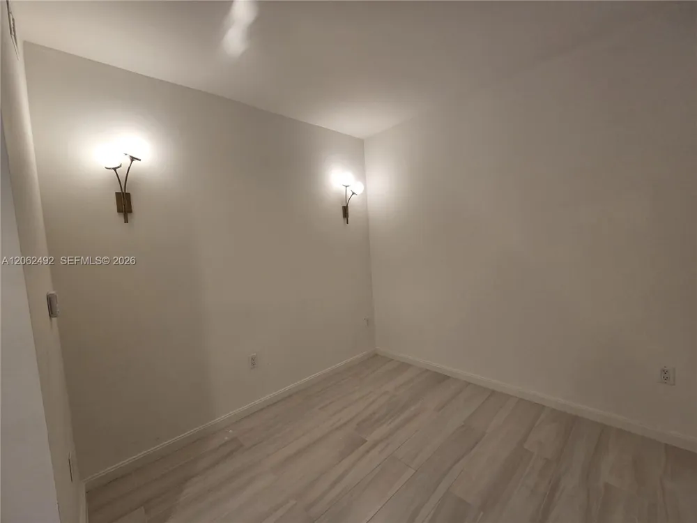 50 Biscayne Blvd #804 Miami, FL 33132