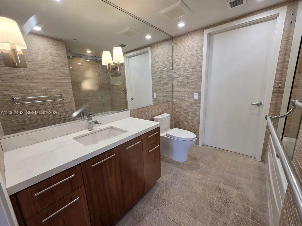 50 Biscayne Blvd #804 Miami, FL 33132