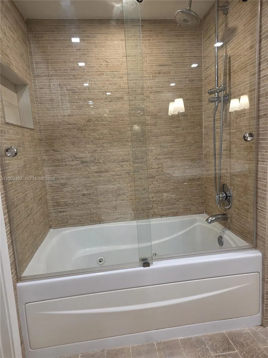 50 Biscayne Blvd #804 Miami, FL 33132